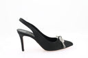 Escarpins Albano noirs en satin avec nœud en strass
Chaussures slingback Albano noires à bout pointu
Escarpins ouverts à l’arrière avec talon de 9 cm
Zoom sur le détail en strass des escarpins Albano noirs
