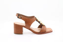sandales à talon VICENZA Castanha brun avec bride dorée, détail rond doré à l'avant et bout carré, élégantes et confortables pour des occasions chic

